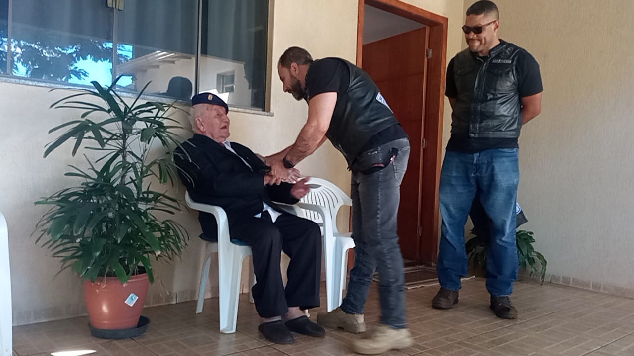 Integrantes das Forças de Segurança do MS prestam homenagem a veterano da FEB em Ponta Porã Integrantes das Forças de Segurança do MS prestam homenagem a veterano da FEB em Ponta Porã
