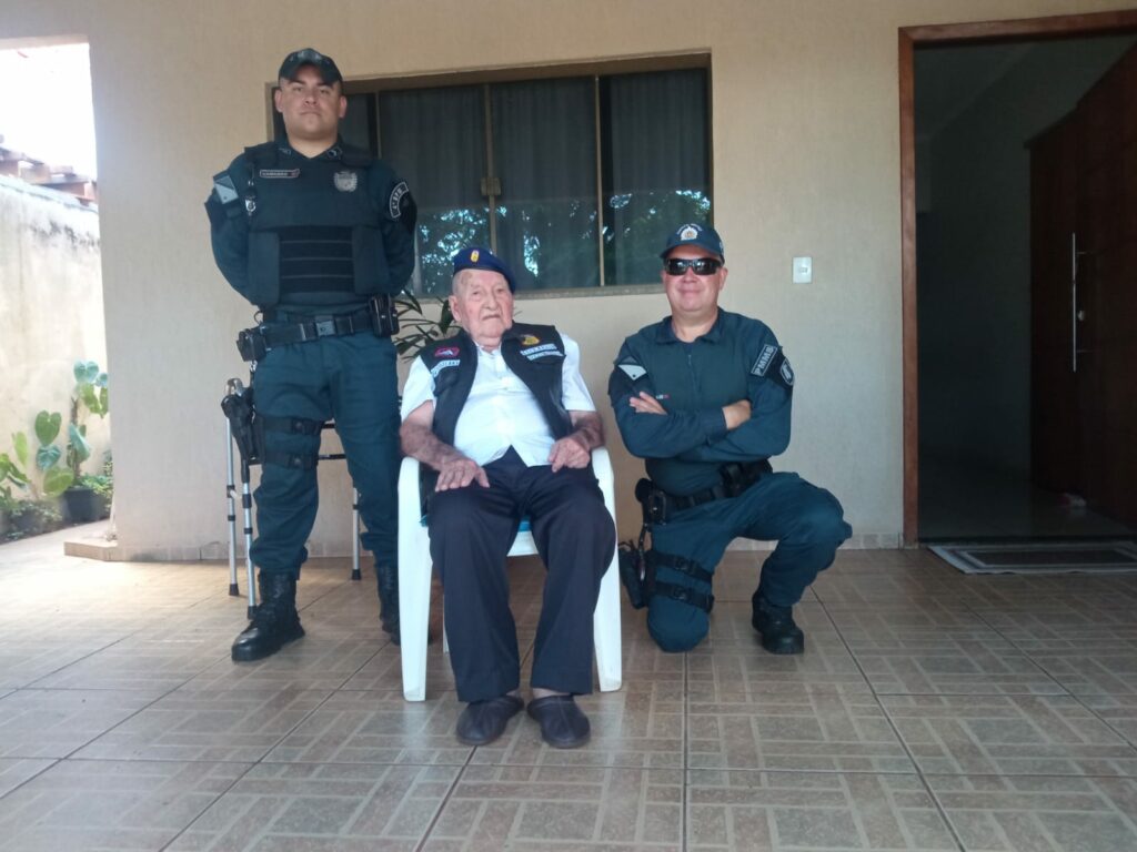 Integrantes das Forças de Segurança do MS prestam homenagem a veterano da FEB em Ponta Porã Integrantes das Forças de Segurança do MS prestam homenagem a veterano da FEB em Ponta Porã