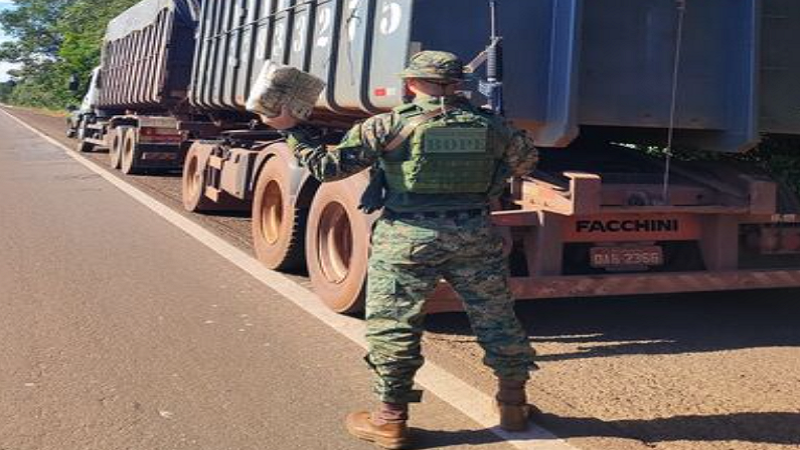 Campo Grande: Mais de R$ 9 milhões em drogas são apreendidos em caminhão de reciclagem Campo Grande: Mais de R$ 9 milhões em drogas são apreendidos em caminhão de reciclagem