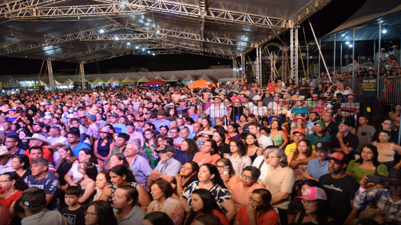 Mega Show do padre Alessandro Campo encerra a 1º Expo Iguatemi com chave de ouro