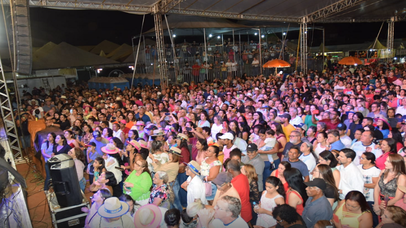 Mega Show do padre Alessandro Campo encerra a 1º Expo Iguatemi com chave de ouro Mega Show do padre Alessandro Campo encerra a 1º Expo Iguatemi com chave de ouro