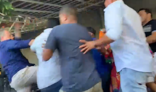 Ex-vereador é morto em troca de tiros depois de briga com ex-prefeito Ex-vereador é morto em troca de tiros depois de briga com ex-prefeito