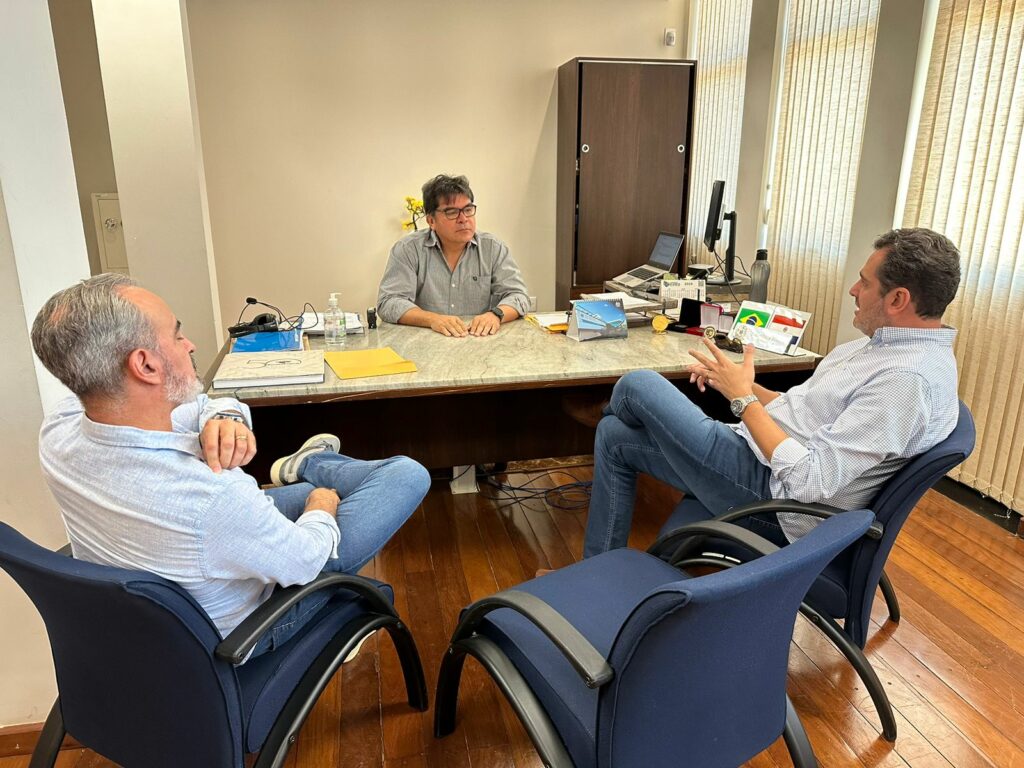Ponta Porã: Receita Federal, 11 RC MEC e Corpo de Bombeiros apoiam força tarefa de ajuda ao RS Ponta Porã: Receita Federal, 11 RC MEC e Corpo de Bombeiros apoiam força tarefa de ajuda ao RS