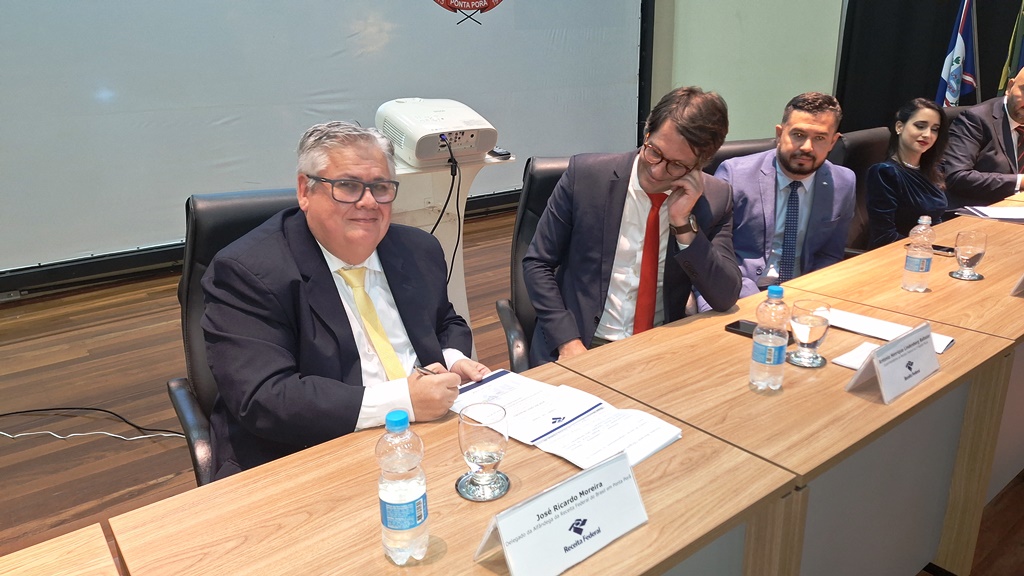 Novos Delegados da Receita Federal tomam posse em Ponta Porã Novos Delegados da Receita Federal tomam posse em Ponta Porã
