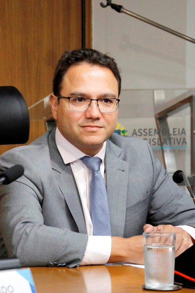 Uso regulamentado de produtos de Cannabis para tratamento de doenças passa na CCJR Uso regulamentado de produtos de Cannabis para tratamento de doenças passa na CCJR