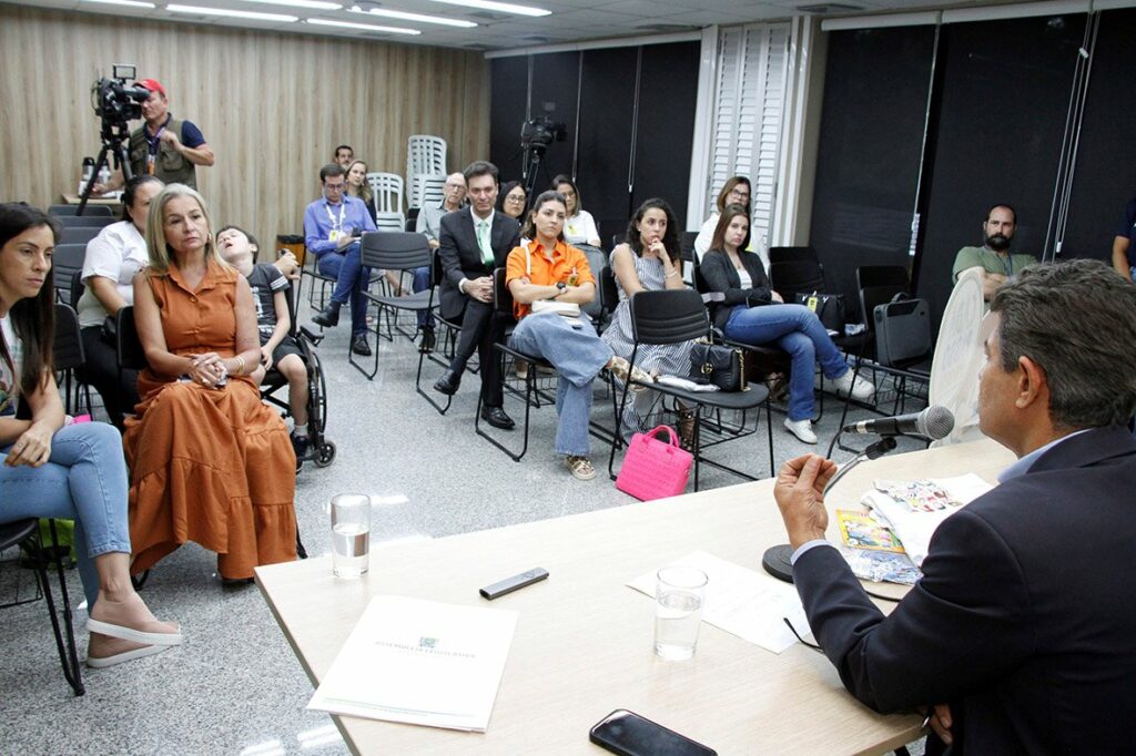 Doença rara e dificuldades com medicamento são debatidos na Assembleia Legislativa