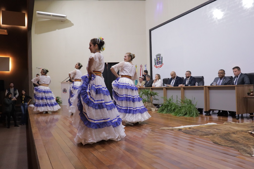 Câmara entrega honrarias durante sessão solene no Centro de Convenções de Ponta Porã Câmara entrega honrarias durante sessão solene no Centro de Convenções de Ponta Porã