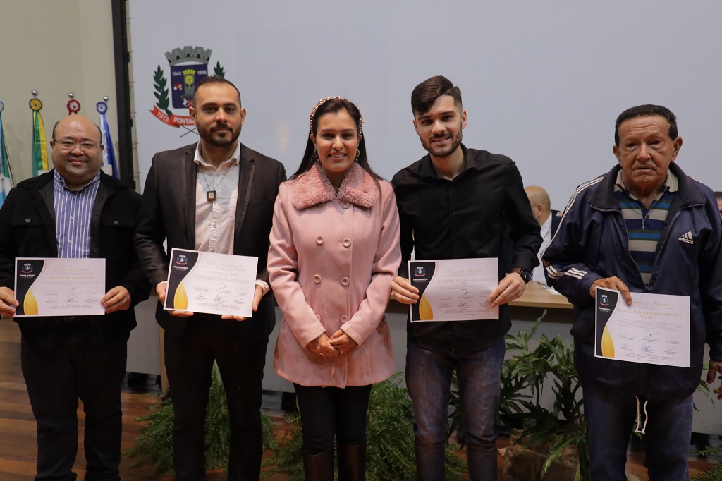 Câmara entrega honrarias durante sessão solene no Centro de Convenções de Ponta Porã Câmara entrega honrarias durante sessão solene no Centro de Convenções de Ponta Porã