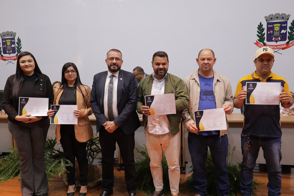 Câmara entrega honrarias durante sessão solene no Centro de Convenções de Ponta Porã Câmara entrega honrarias durante sessão solene no Centro de Convenções de Ponta Porã