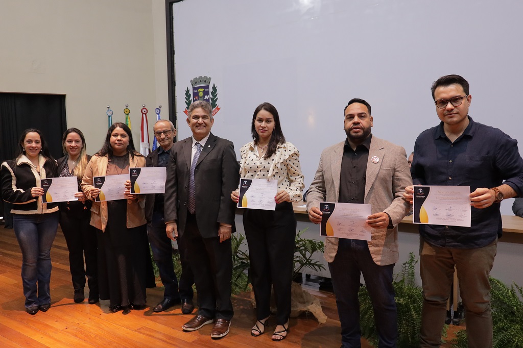 Câmara entrega honrarias durante sessão solene no Centro de Convenções de Ponta Porã Câmara entrega honrarias durante sessão solene no Centro de Convenções de Ponta Porã