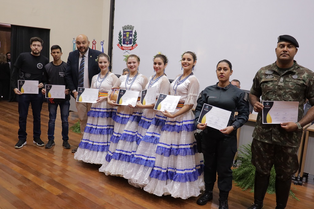 Câmara entrega honrarias durante sessão solene no Centro de Convenções de Ponta Porã Câmara entrega honrarias durante sessão solene no Centro de Convenções de Ponta Porã