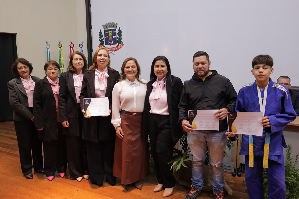 Câmara entrega honrarias durante sessão solene no Centro de Convenções de Ponta Porã Câmara entrega honrarias durante sessão solene no Centro de Convenções de Ponta Porã