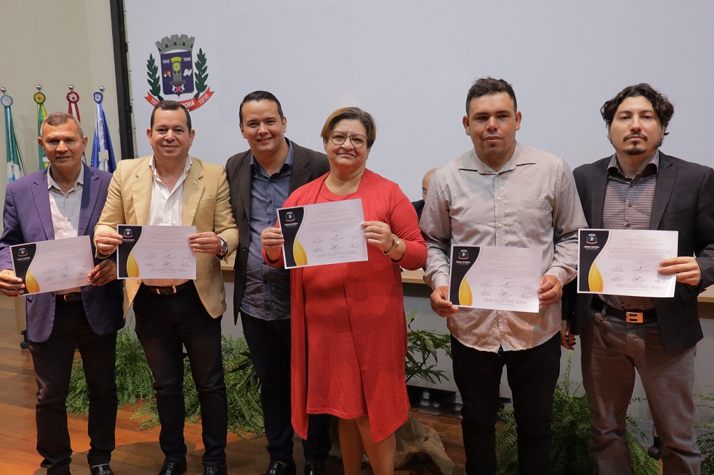 Câmara entrega honrarias durante sessão solene no Centro de Convenções de Ponta Porã Câmara entrega honrarias durante sessão solene no Centro de Convenções de Ponta Porã
