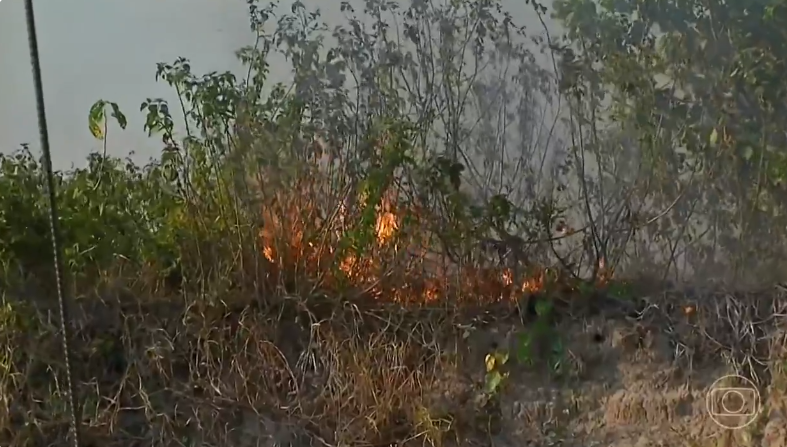 Rio Paraguai fica 3 metros abaixo da média esperada para junho e seca expõe Pantanal ao fogo Rio Paraguai fica 3 metros abaixo da média esperada para junho e seca expõe Pantanal ao fogo