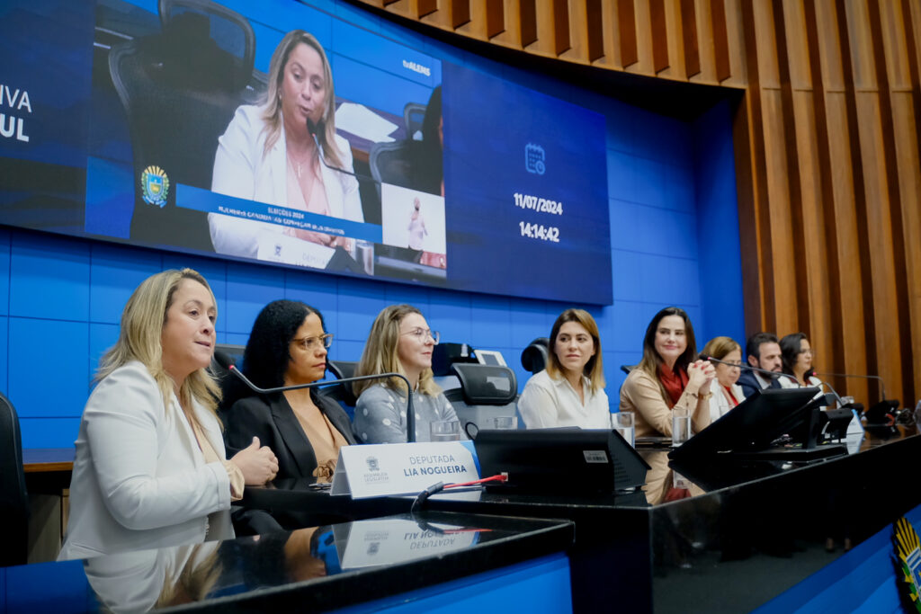 Lia Nogueira defende protagonismo feminino em audiência pública Lia Nogueira defende protagonismo feminino em audiência pública