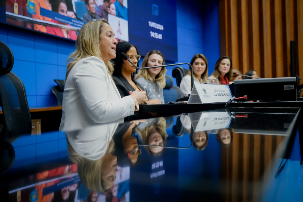 Lia Nogueira defende protagonismo feminino em audiência pública Lia Nogueira defende protagonismo feminino em audiência pública