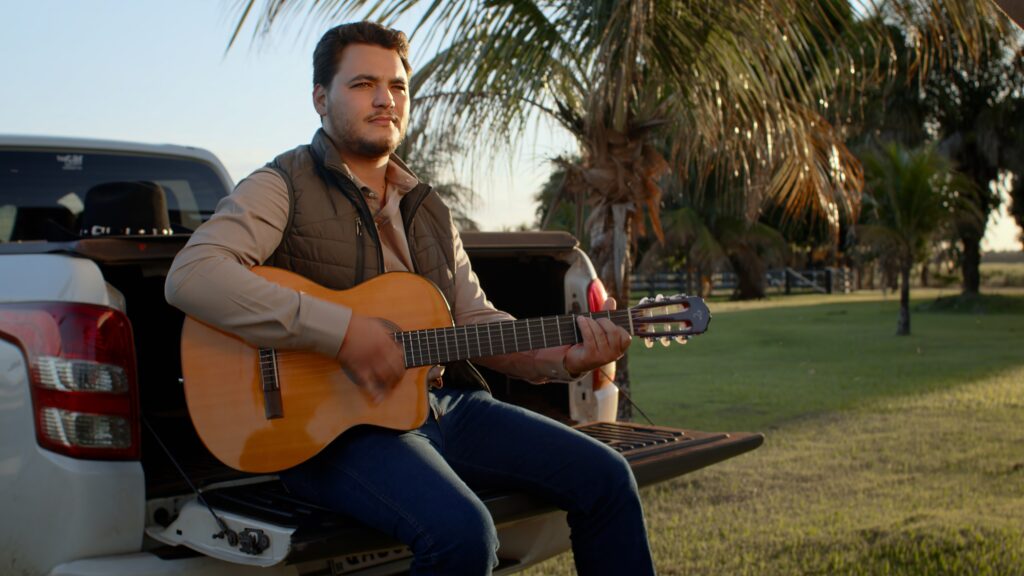 Murilo Hall lança seu primeiro single musical Murilo Hall lança seu primeiro single musical