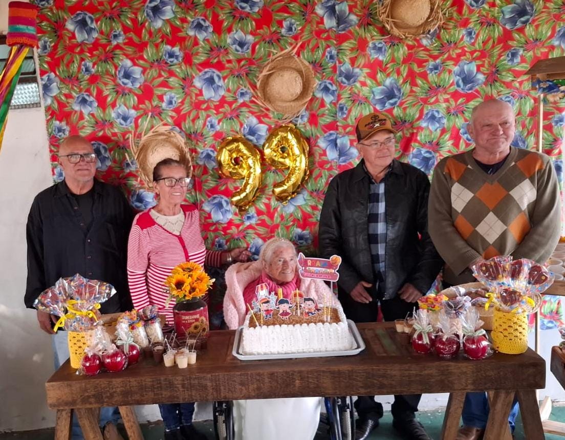 Guilhermina Nunes Siqueira completa 99 anos Guilhermina Nunes Siqueira completa 99 anos