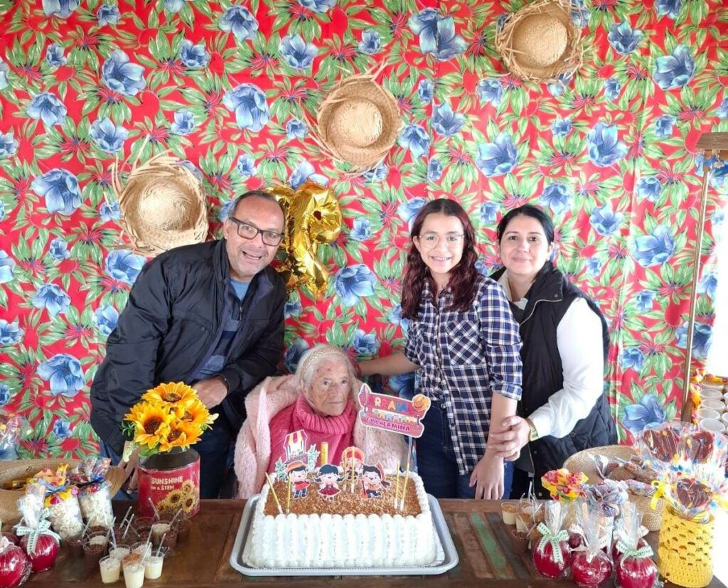 Guilhermina Nunes Siqueira completa 99 anos Guilhermina Nunes Siqueira completa 99 anos