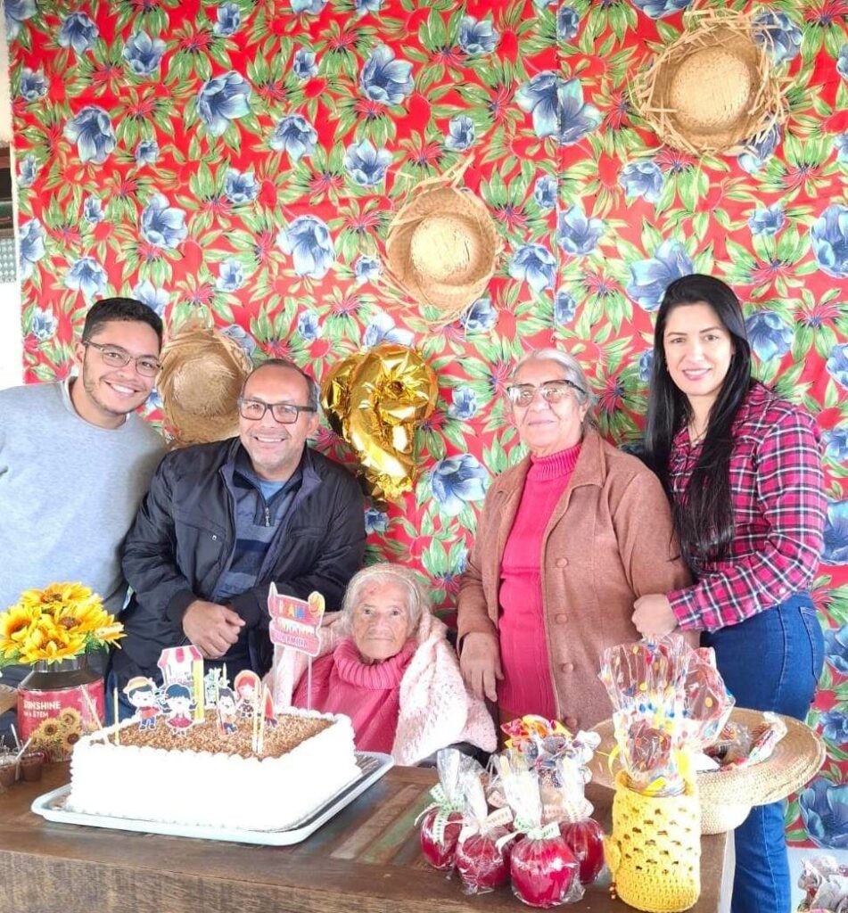 Guilhermina Nunes Siqueira completa 99 anos Guilhermina Nunes Siqueira completa 99 anos