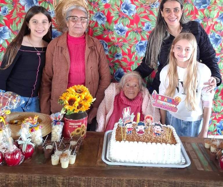 Guilhermina Nunes Siqueira completa 99 anos Guilhermina Nunes Siqueira completa 99 anos