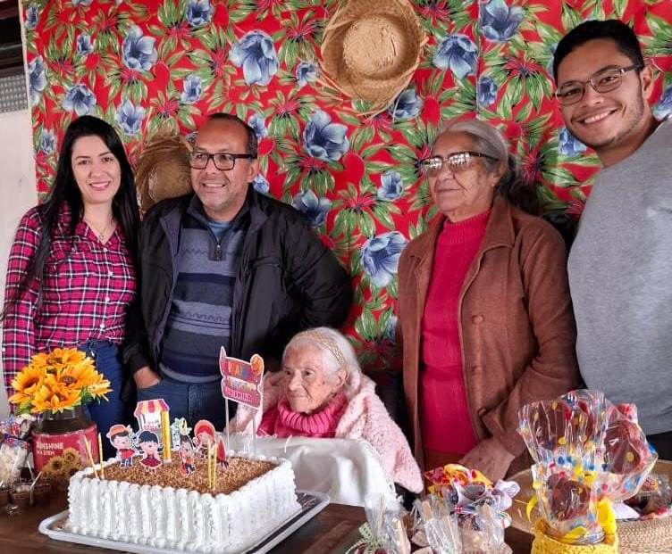 Guilhermina Nunes Siqueira completa 99 anos Guilhermina Nunes Siqueira completa 99 anos