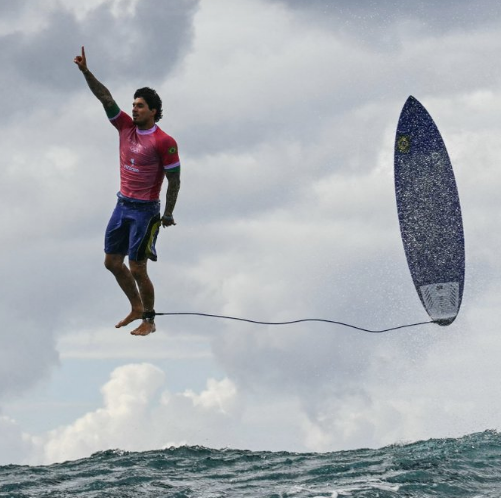 Gabriel Medina brilha em Teahupoo e chega às quartas de final no surfe Gabriel Medina brilha em Teahupoo e chega às quartas de final no surfe