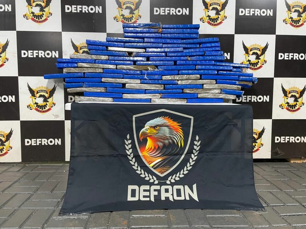 DEFRON apreende 50 quilos de maconha em uma residência de Dourados DEFRON apreende 50 quilos de maconha em uma residência de Dourados