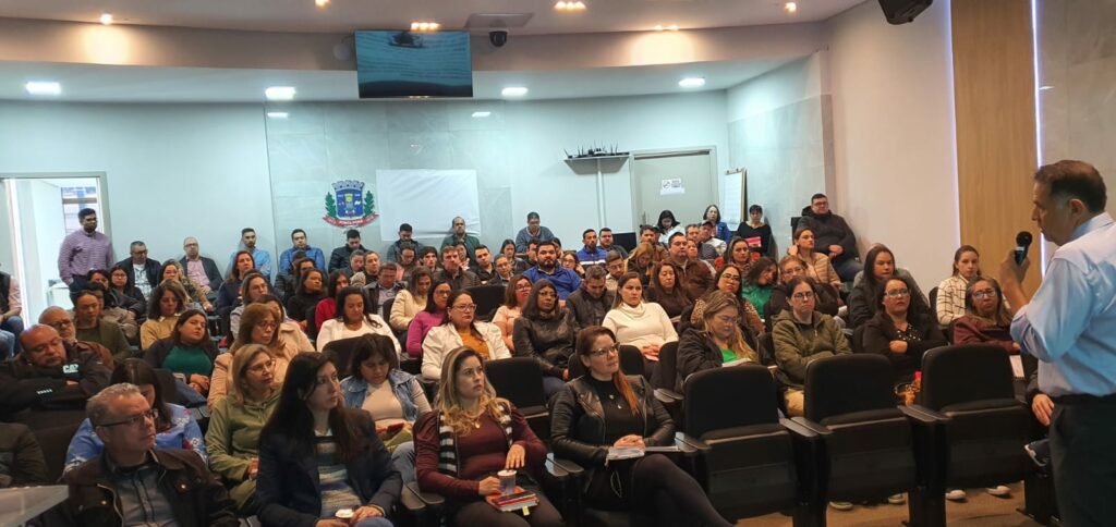 Ponta Porã: Servidores públicos municipais recebem capacitação para atuar em contratos Ponta Porã: Servidores públicos municipais recebem capacitação para atuar em contratos