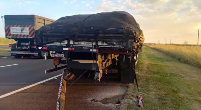 Motorista morre ao atingir traseira de caminhão na BR-163 Motorista morre ao atingir traseira de caminhão na BR-163