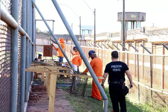 TJ rejeita bloqueadores de celular em presídios TJ rejeita bloqueadores de celular em presídios