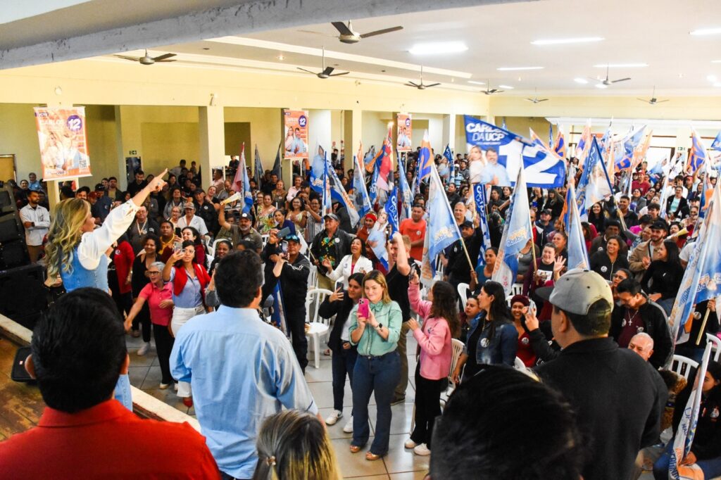 Carlos Bernardo: Apoiadores e cabos eleitorais fazem “arrastão da vitória” em Ponta Porã Carlos Bernardo: Apoiadores e cabos eleitorais fazem “arrastão da vitória” em Ponta Porã