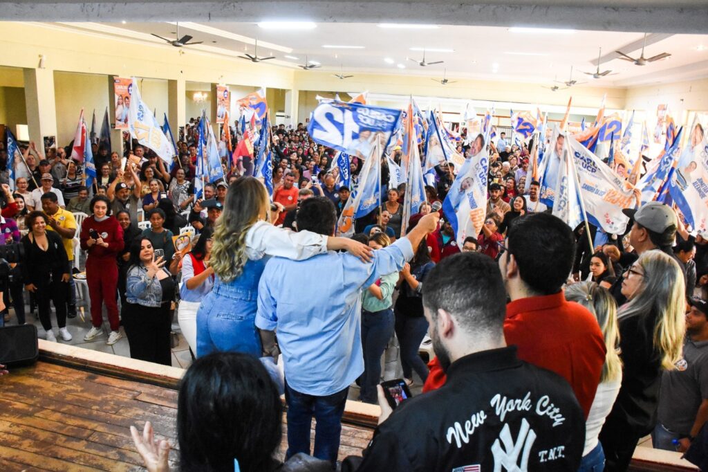 Carlos Bernardo: Apoiadores e cabos eleitorais fazem “arrastão da vitória” em Ponta Porã Carlos Bernardo: Apoiadores e cabos eleitorais fazem “arrastão da vitória” em Ponta Porã