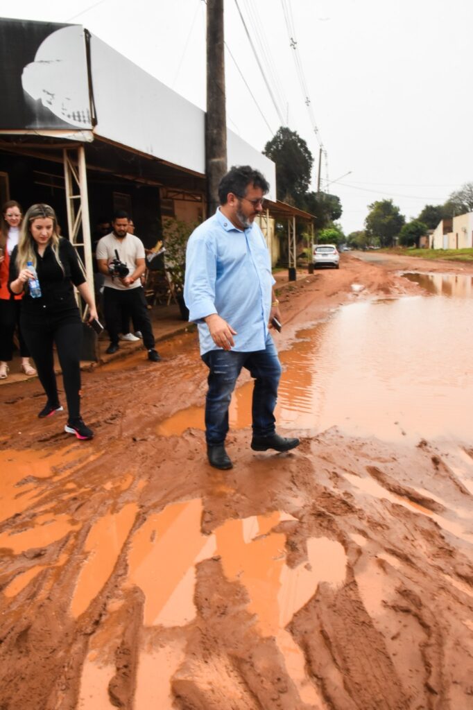 Carlos Bernardo: Apoiadores e cabos eleitorais fazem “arrastão da vitória” em Ponta Porã Carlos Bernardo: Apoiadores e cabos eleitorais fazem “arrastão da vitória” em Ponta Porã