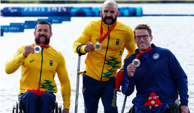 Dobradinha nas Paralimpíadas: Fernando Rufino é ouro, e Igor Tofalini leva prata na canoagem Dobradinha nas Paralimpíadas: Fernando Rufino é ouro, e Igor Tofalini leva prata na canoagem