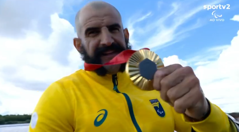 Dobradinha nas Paralimpíadas: Fernando Rufino é ouro, e Igor Tofalini leva prata na canoagem Dobradinha nas Paralimpíadas: Fernando Rufino é ouro, e Igor Tofalini leva prata na canoagem