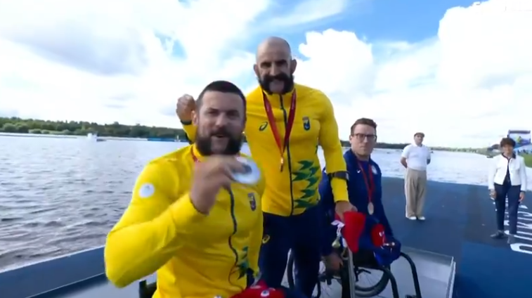 Dobradinha nas Paralimpíadas: Fernando Rufino é ouro, e Igor Tofalini leva prata na canoagem Dobradinha nas Paralimpíadas: Fernando Rufino é ouro, e Igor Tofalini leva prata na canoagem