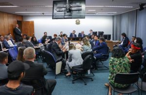 “União de esforços trará paz e segurança jurídica”, diz procuradora-geral sobre acordo de demarcação no STF “União de esforços trará paz e segurança jurídica”, diz procuradora-geral sobre acordo de demarcação no STF