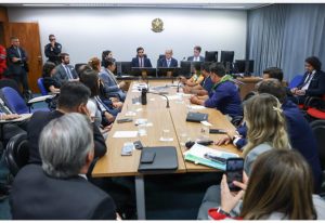 “União de esforços trará paz e segurança jurídica”, diz procuradora-geral sobre acordo de demarcação no STF “União de esforços trará paz e segurança jurídica”, diz procuradora-geral sobre acordo de demarcação no STF