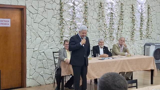 Empresário que teve braço e perna amputados em acidente concede testemunho na Adhonep em Ponta Porã Empresário que teve braço e perna amputados em acidente concede testemunho na Adhonep em Ponta Porã
