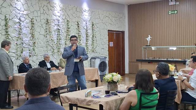 Empresário que teve braço e perna amputados em acidente concede testemunho na Adhonep em Ponta Porã Empresário que teve braço e perna amputados em acidente concede testemunho na Adhonep em Ponta Porã