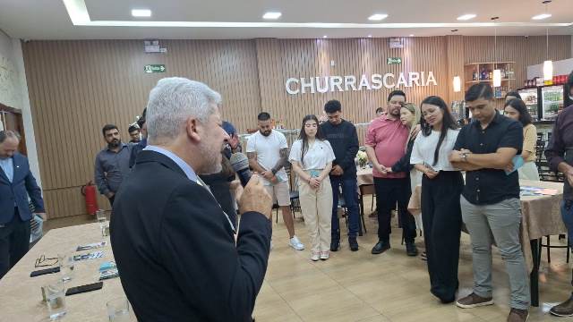 Empresário que teve braço e perna amputados em acidente concede testemunho na Adhonep em Ponta Porã Empresário que teve braço e perna amputados em acidente concede testemunho na Adhonep em Ponta Porã