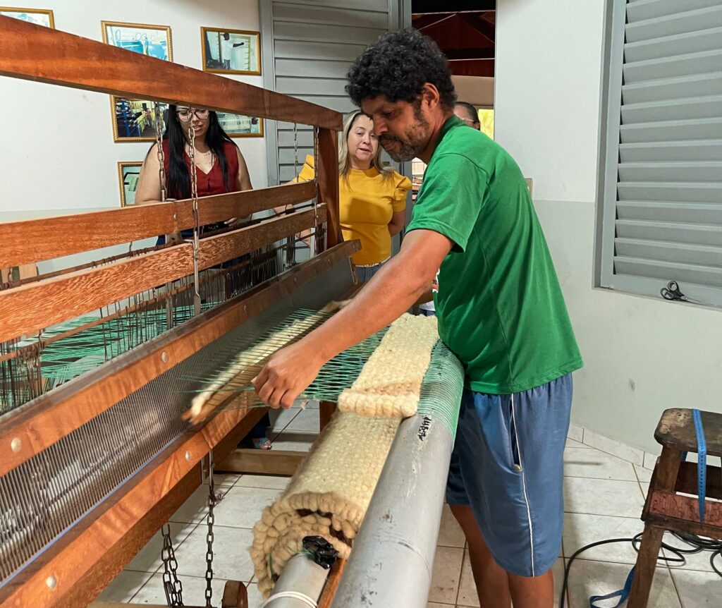 Feira que resgata esperança de vítimas de violência é inaugurada em Caarapó Feira que resgata esperança de vítimas de violência é inaugurada em Caarapó