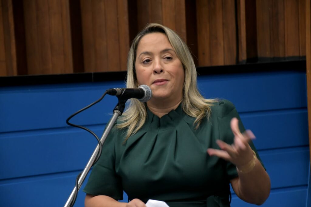 Lia Nogueira intervém e pede providências à Energisa para evitar apagões em Dourados Lia Nogueira intervém e pede providências à Energisa para evitar apagões em Dourados