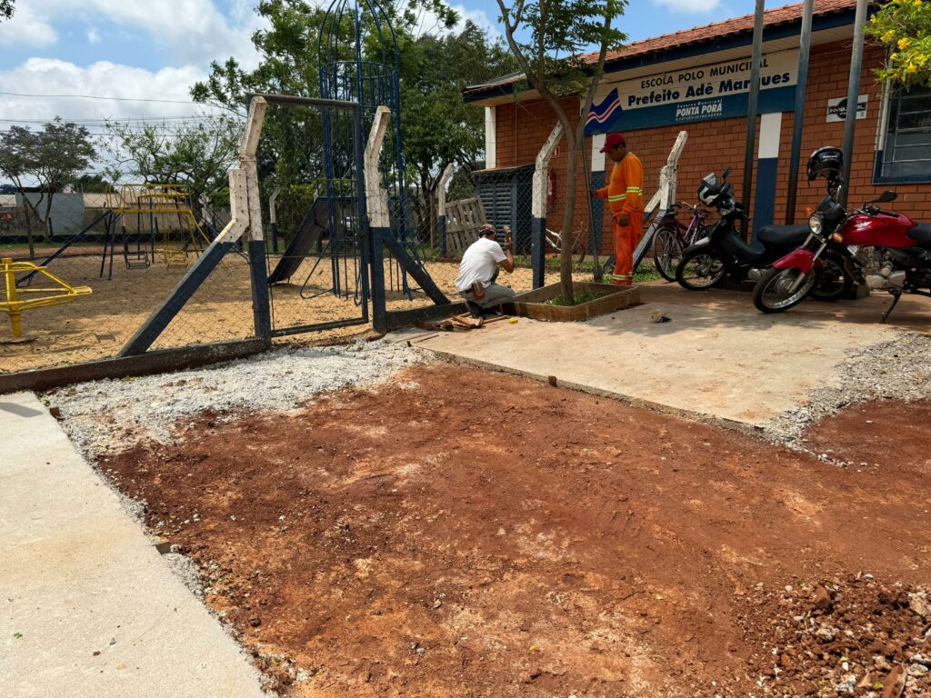 Semana começa com manutenção de cemitérios e limpeza de ruas em Ponta Porã Semana começa com manutenção de cemitérios e limpeza de ruas em Ponta Porã