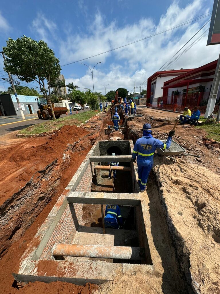 Semana começa com manutenção de cemitérios e limpeza de ruas em Ponta Porã Semana começa com manutenção de cemitérios e limpeza de ruas em Ponta Porã