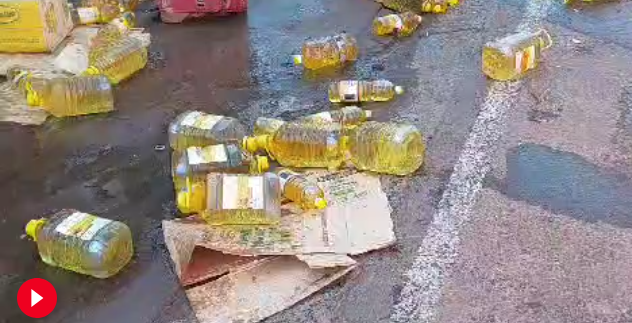 Persecución, vuelco de camión e intento de saqueo de productos de contrabando en 4 Mojones Persecución, vuelco de camión e intento de saqueo de productos de contrabando en 4 Mojones