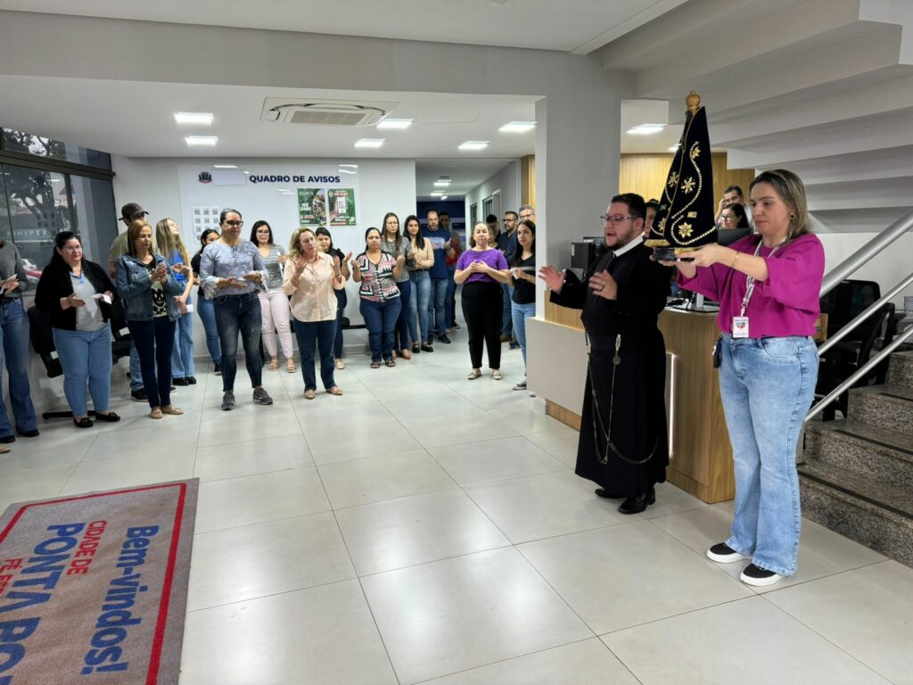 Imagem de Nossa Senhora Aparecida percorreu salas do Paço Municipal Imagem de Nossa Senhora Aparecida percorreu salas do Paço Municipal