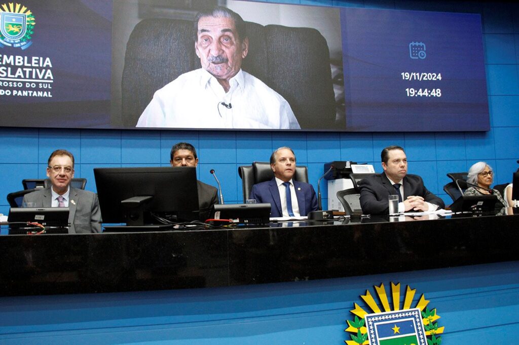 Coronel David entrega medalha coronel PM Adib Massad e Assembleia homenageia 30 personalidades Coronel David entrega medalha coronel PM Adib Massad e Assembleia homenageia 30 personalidades