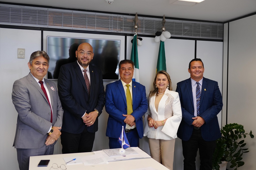 Projeto que prevê 100% de asfalto em Ponta Porã é entregue em Brasília Projeto que prevê 100% de asfalto em Ponta Porã é entregue em Brasília